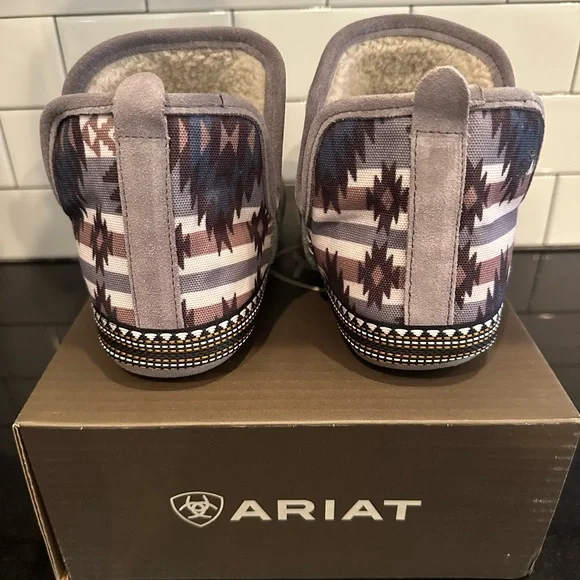 New! ARIAT Bootie Slipper - Picture 3 of 3
